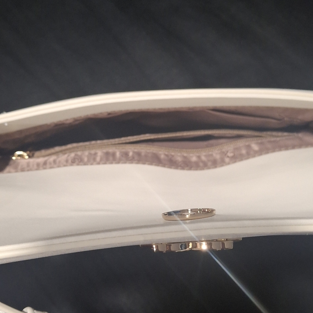 🎄Gluci Elegant White/Eggshell Shoulder Bag🎄 - Picture 8 of 12